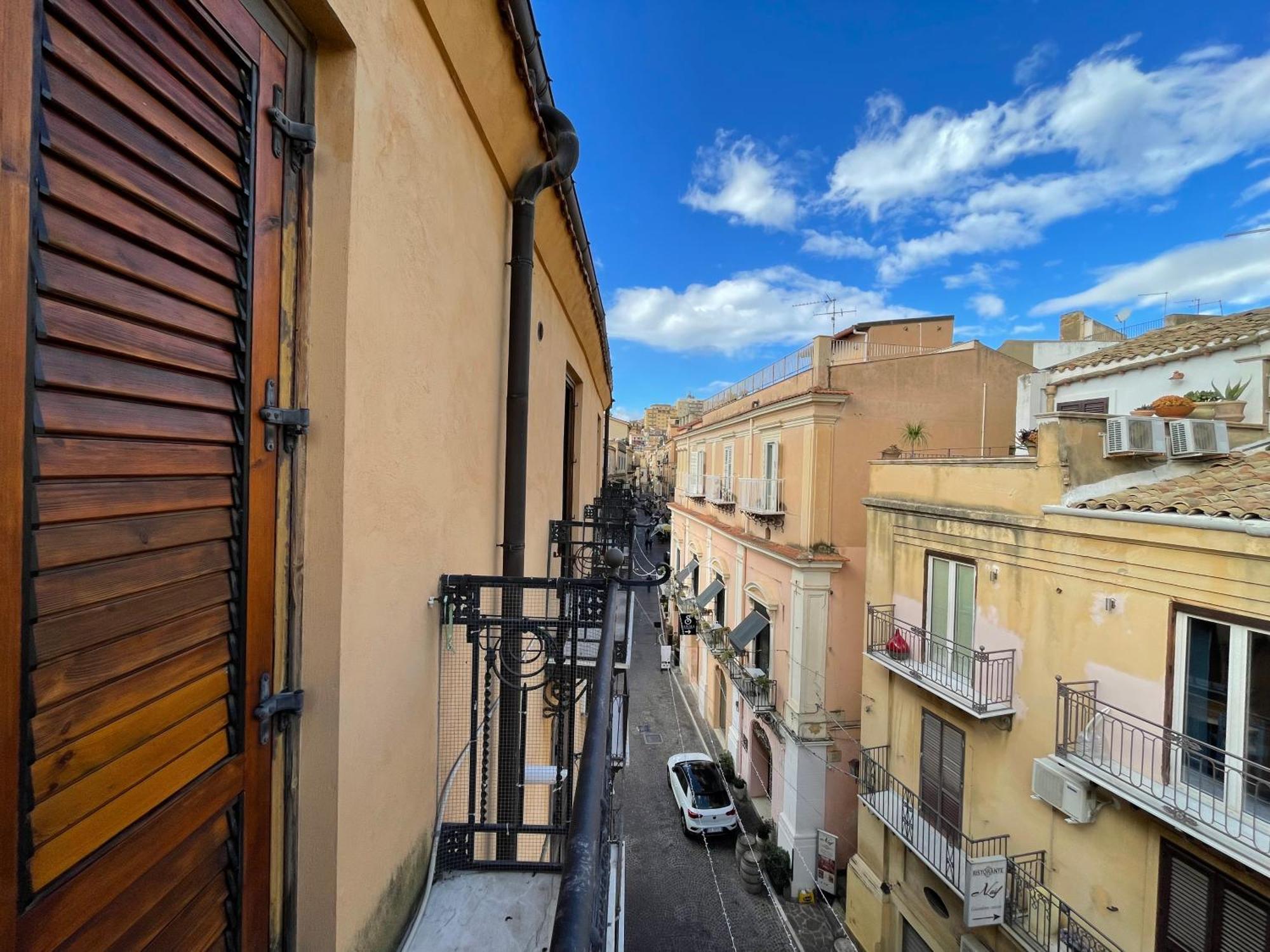 2 Apartments - Akragas Home 1 & 2 On Via Atenea City Center With View Agrigento Exterior photo